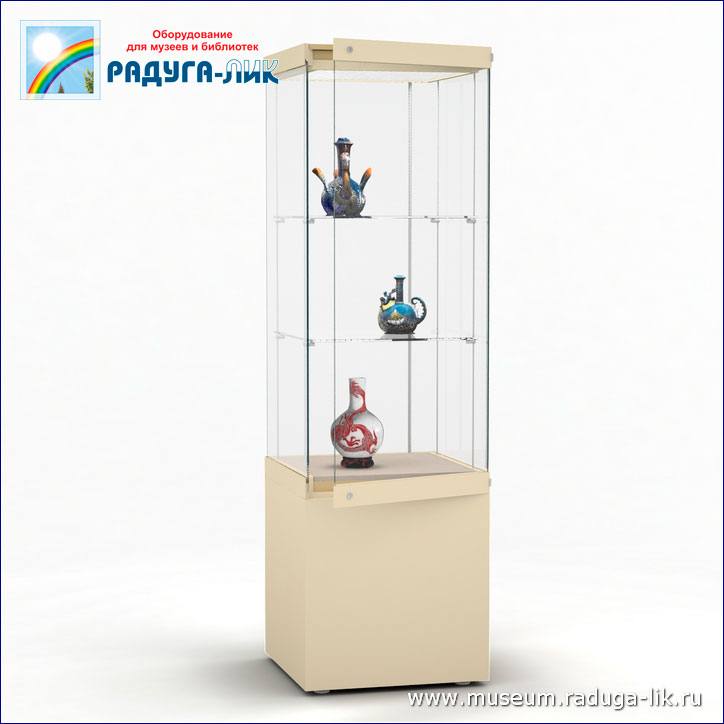 Квадратная музейная витрина 600х600х2000 на тумбе и с распашной дверью