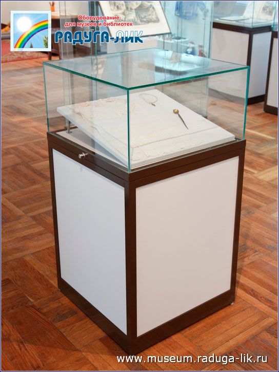 Музейно-выставочная витрина-куб – Витрина музейная