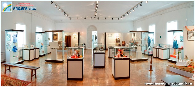 Музейные витрины: вертикальная полного обзора, горизонтальная и витрина-куб