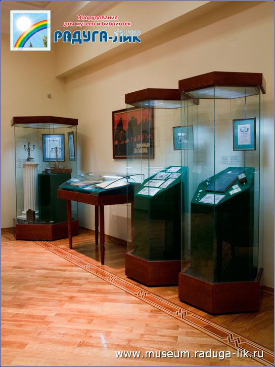 Музейные витрины: горизонтальные и шестигранные вертикальные