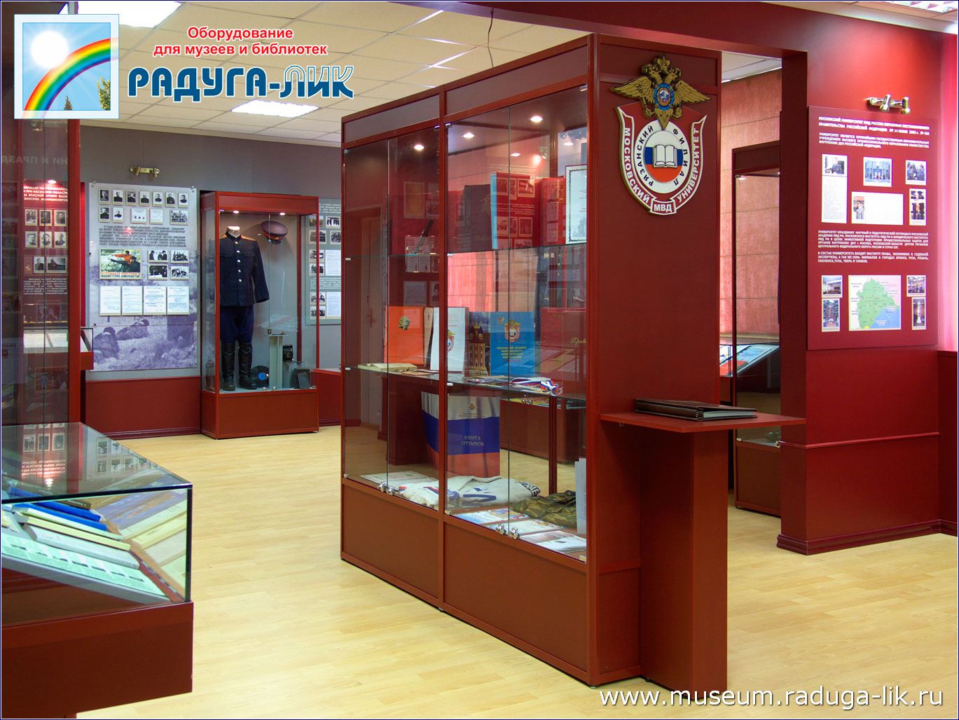 Профильные вертикальные витрины музея Рязанского филиала Московского университета МВД России